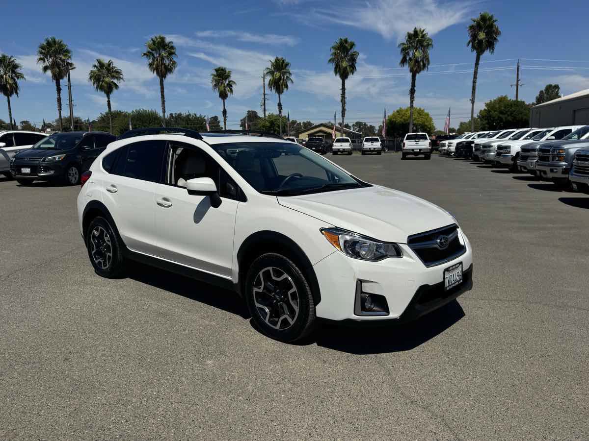 Used 2017 Subaru Crosstrek 2.0i Premium w/ Moonroof Package AWD/4WD image 12