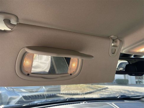 Used 2018 Jeep Cherokee Latitude Plus w/ Comfort/Convenience Group image 29