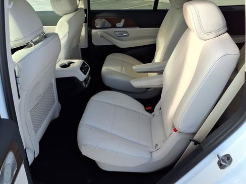 Used 2025 Mercedes-Benz GLS 450 4MATIC image 16