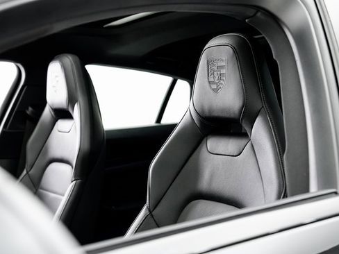 Certified 2025 Porsche Panamera 4 image 10