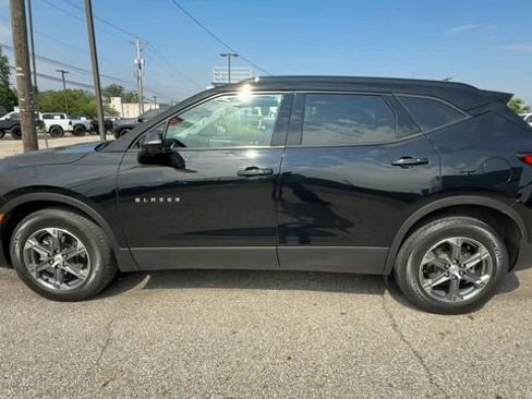 Used 2024 Chevrolet Blazer LT w/ Sound & Technology Package FWD image 5