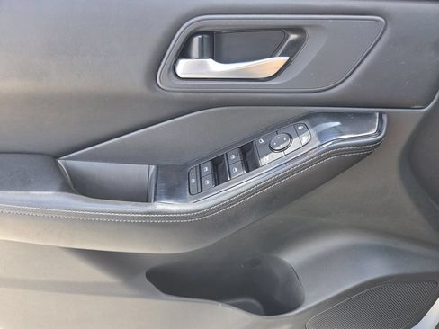 Used 2025 Nissan Rogue SV FWD image 21
