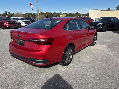 Certified 2024 Volkswagen Jetta SE w/ Panoramic Sunroof Package image 6