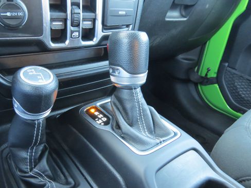 Used 2019 Jeep Wrangler Unlimited Sahara w/ Safety Group image 29