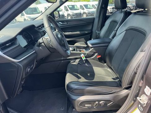 Certified 2024 Jeep Grand Cherokee L Laredo AWD/4WD image 24
