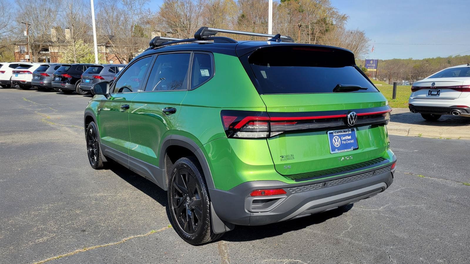 Used 2025 Volkswagen Taos SE w/ Taos Adventure Package (SXB) FWD image 3