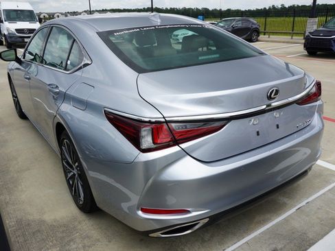 Used 2025 Lexus ES 350 w/ Premium Package FWD image 8