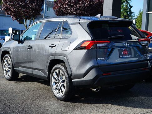 Used 2021 Toyota RAV4 XLE Premium image 3