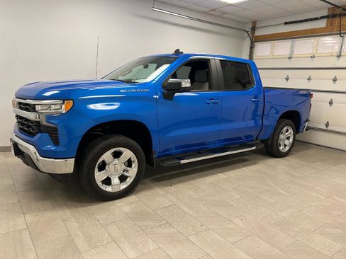 Used 2025 Chevrolet Silverado 1500 LT AWD/4WD image 6