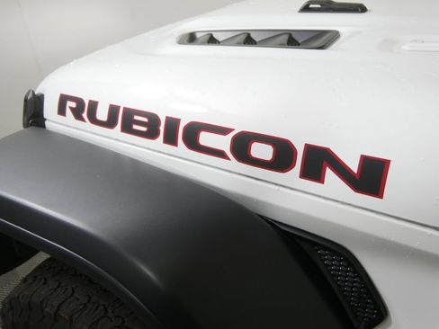 Used 2025 Jeep Wrangler Unlimited Rubicon AWD/4WD image 12