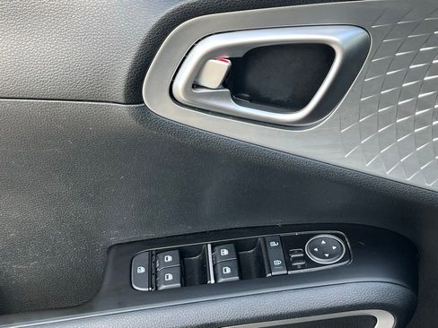 Used 2023 Kia Soul LX w/ Option Group 015 FWD image 29