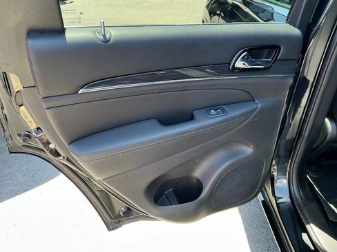 Used 2019 Jeep Grand Cherokee Overland AWD/4WD image 20
