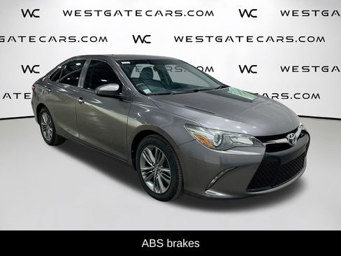 Used 2017 Toyota Camry SE image 5