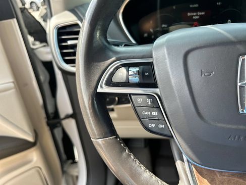 Used 2019 Lincoln Nautilus Select FWD image 19