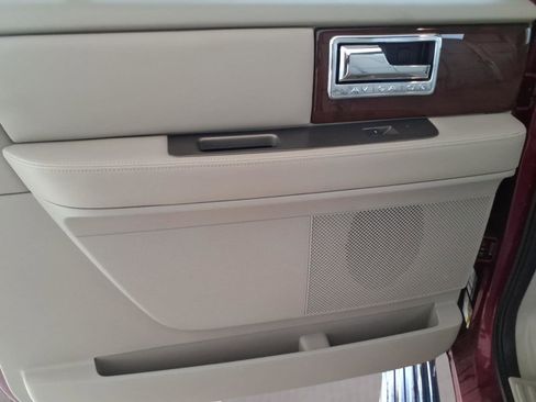 Used 2014 Lincoln Navigator L 4WD image 9