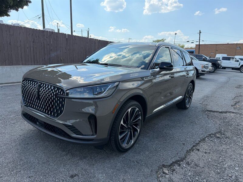 Used 2025 Lincoln Aviator Reserve w/ Equipment Group 201A AWD/4WD image 5