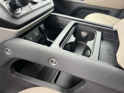 Used 2022 Land Rover Defender 110 S image 29