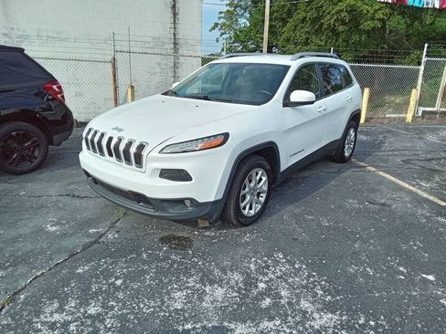 Used 2017 Jeep Cherokee Latitude w/ Cold Weather Group FWD image 1