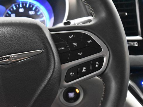 Used 2022 Chrysler Pacifica Touring-L FWD image 12