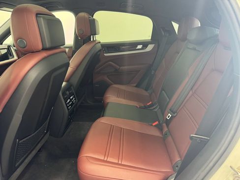 Used 2025 Porsche Cayenne S AWD/4WD image 19