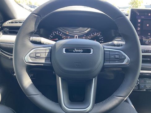 New 2025 Jeep Compass Latitude w/ Altitude Special Edition AWD/4WD image 17