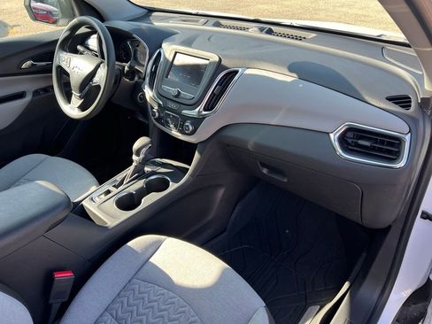 Used 2024 Chevrolet Equinox LS w/ LS Convenience Package image 9