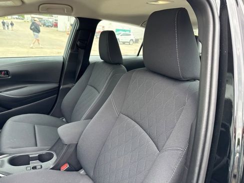 Used 2025 Toyota Corolla LE FWD image 24