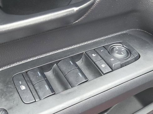 Used 2025 Toyota Tacoma SR5 w/ SR5 Upgrade Package image 34