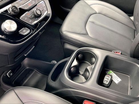 New 2026 Chrysler Pacifica Select image 8