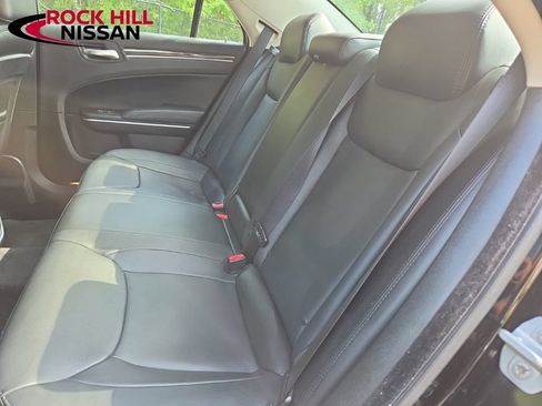 Used 2015 Chrysler 300 Limited RWD image 26