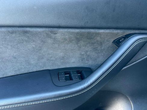 Used 2021 Tesla Model Y Long Range image 11