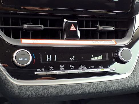 Used 2025 Toyota Corolla LE image 17