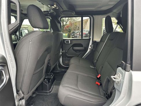 Used 2022 Jeep Wrangler Unlimited Willys image 15