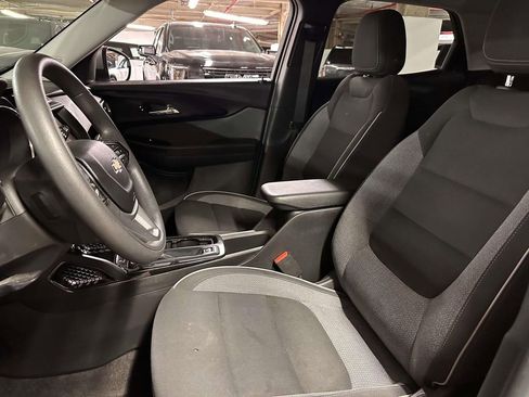 Used 2023 Chevrolet TrailBlazer LT FWD image 15