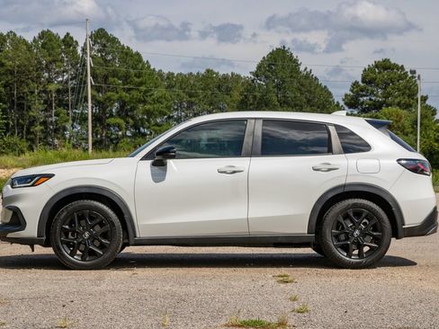 Used 2023 Honda HR-V Sport image 9