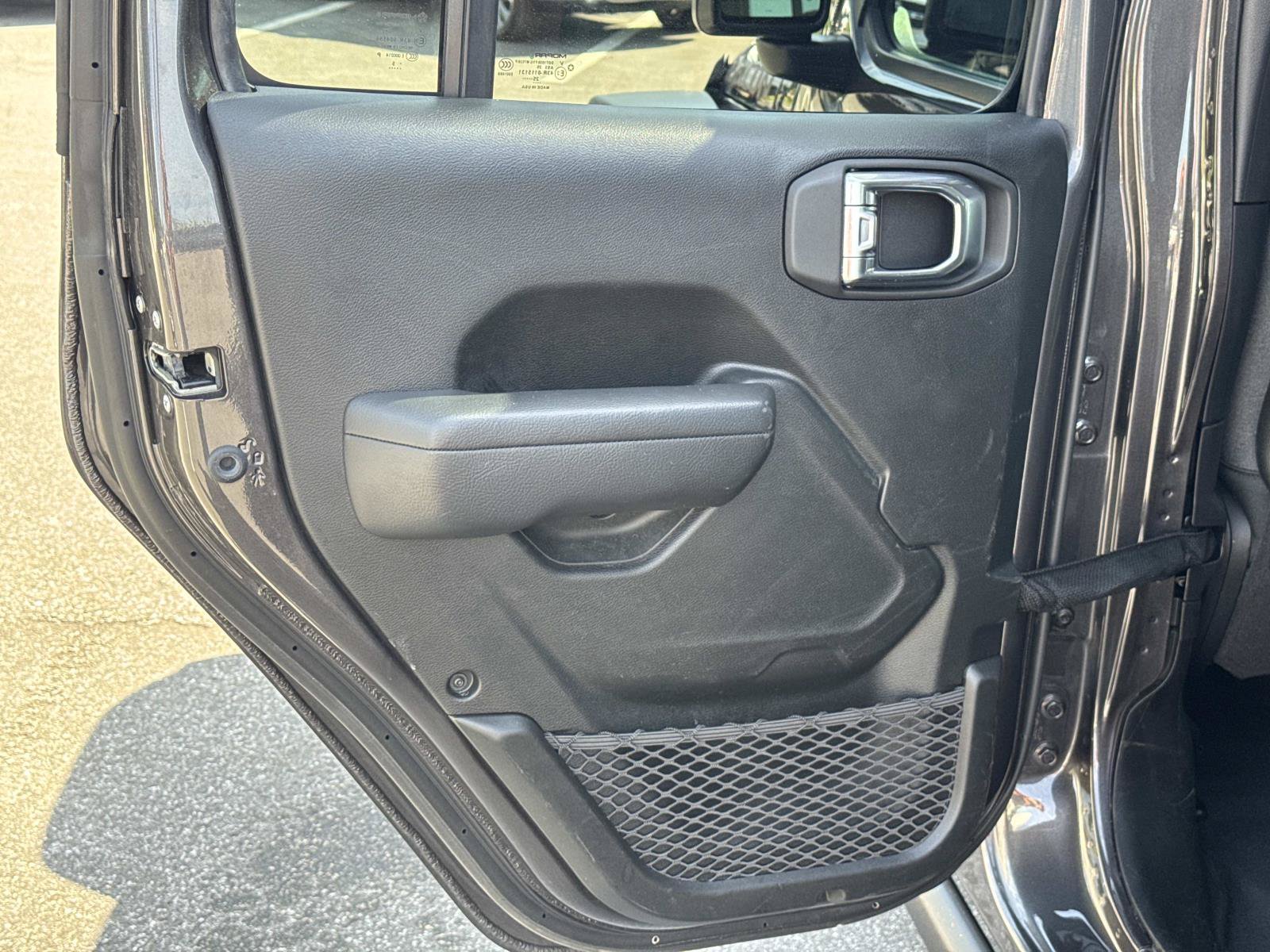 Used 2025 Jeep Wrangler Unlimited Rubicon w/ Convenience Group AWD/4WD image 15