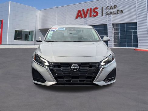 Used 2023 Nissan Altima 2.5 SL image 2