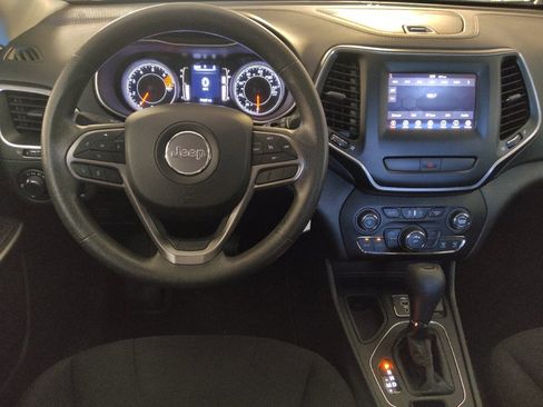 Used 2020 Jeep Cherokee Latitude FWD image 22