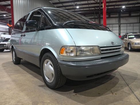 Used 1992 Toyota Previa LE image 12