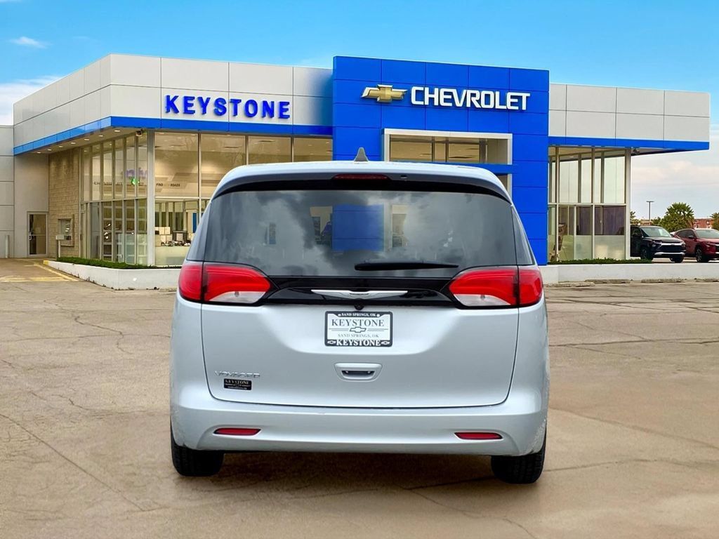 Used 2023 Chrysler Voyager LX FWD image 6