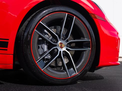 Used 2025 Porsche 911 Carrera RWD image 9