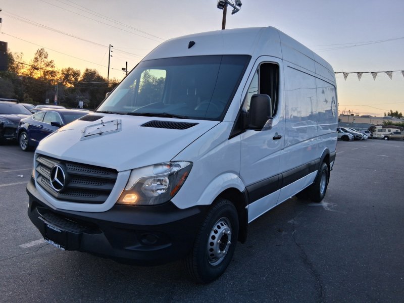 Used 2017 Mercedes-Benz Sprinter 3500 image 3