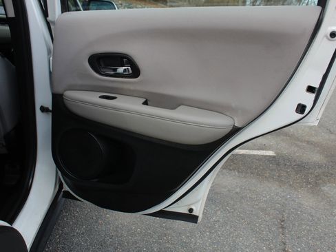 Used 2016 Honda HR-V LX image 16
