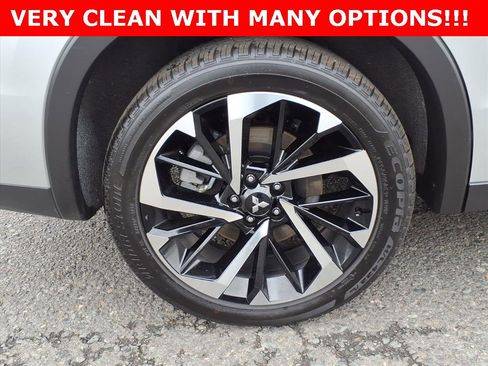 Used 2025 Mitsubishi Outlander SE image 8