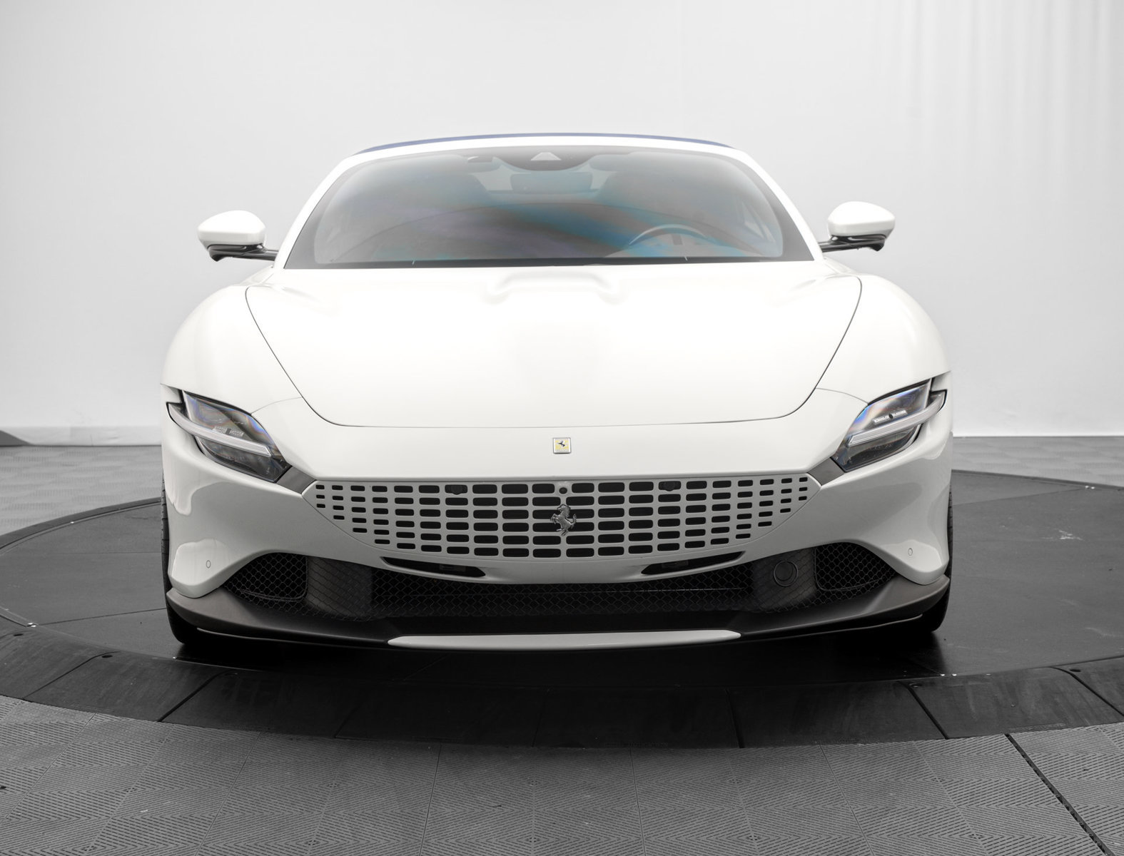 Used 2025 Ferrari Roma Spider RWD image 10