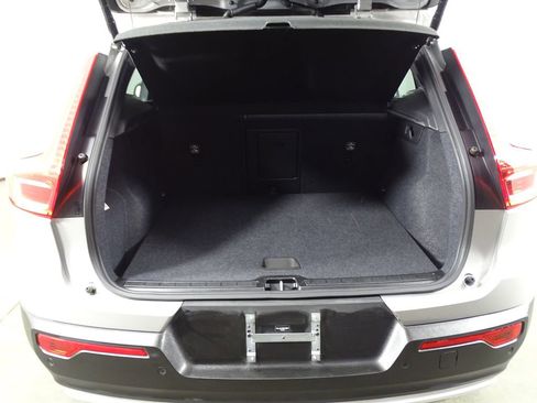 Used 2025 Volvo XC40 B5 Core image 14