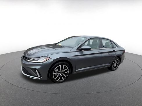 Used 2025 Volkswagen Jetta SE image 8