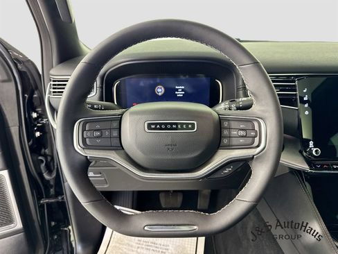Used 2023 Jeep Wagoneer Series II AWD/4WD image 12