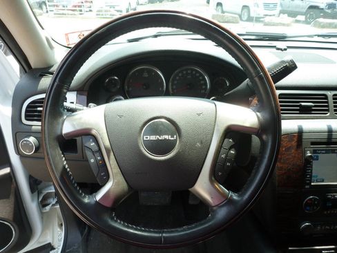 Used 2007 GMC Yukon Denali AWD/4WD image 24