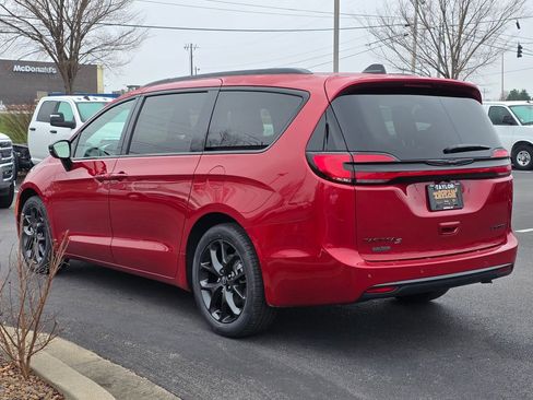 New 2026 Chrysler Pacifica Limited image 7